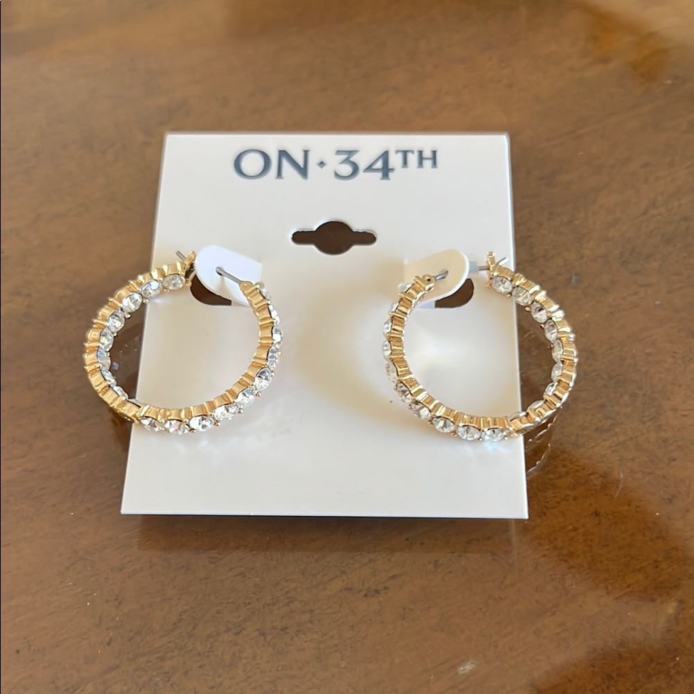 24 Gold With Stone Accents Hoop Earrings 15$